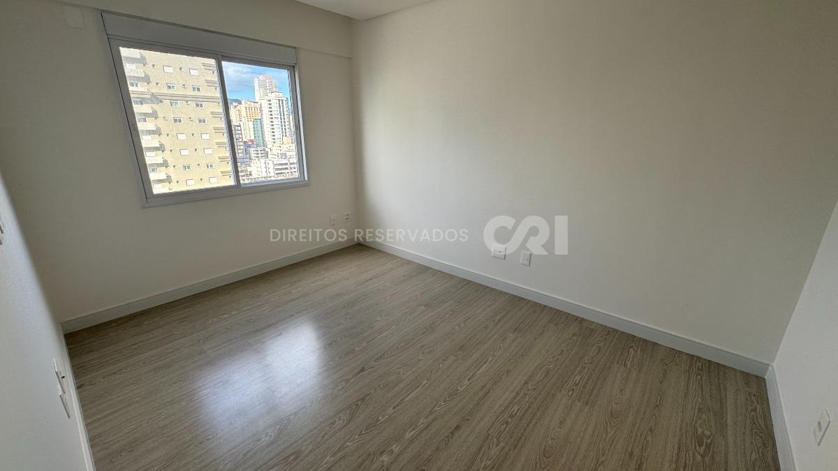 Apartamento com 4 suítes no Grand Provence Residence na Meia Praia em Itapema