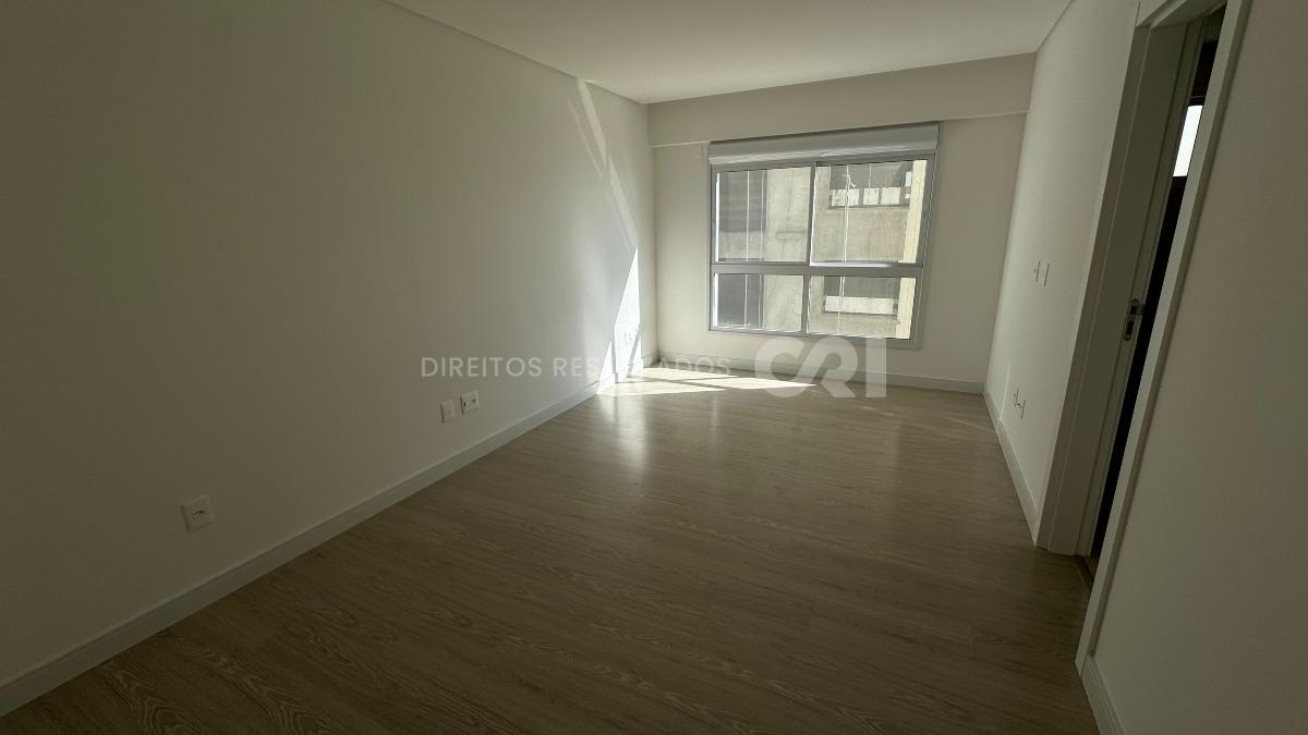 Apartamento com 4 suítes no Grand Provence Residence na Meia Praia em Itapema