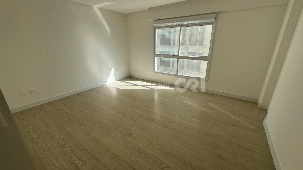 Apartamento com 4 suítes no Grand Provence Residence na Meia Praia em Itapema