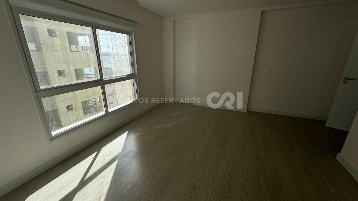 Apartamento com 4 suítes no Grand Provence Residence na Meia Praia em Itapema