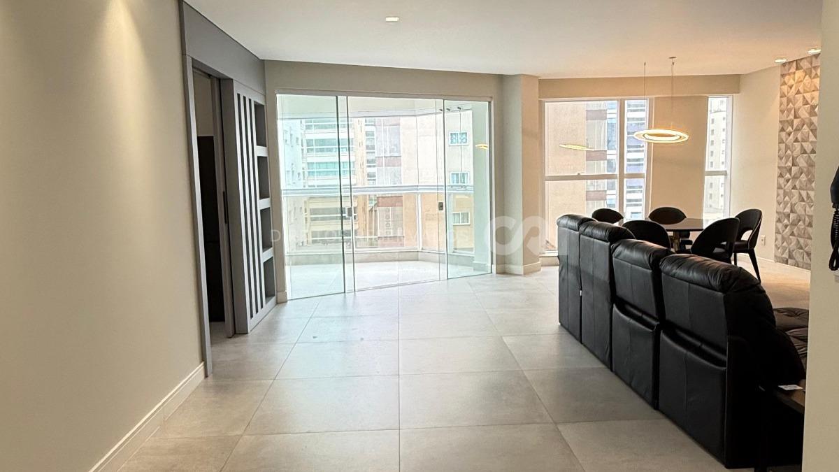 COPA: Apartamento com 4 suítes no Residencial Águas Cristalinas na Meia Praia, Itapema