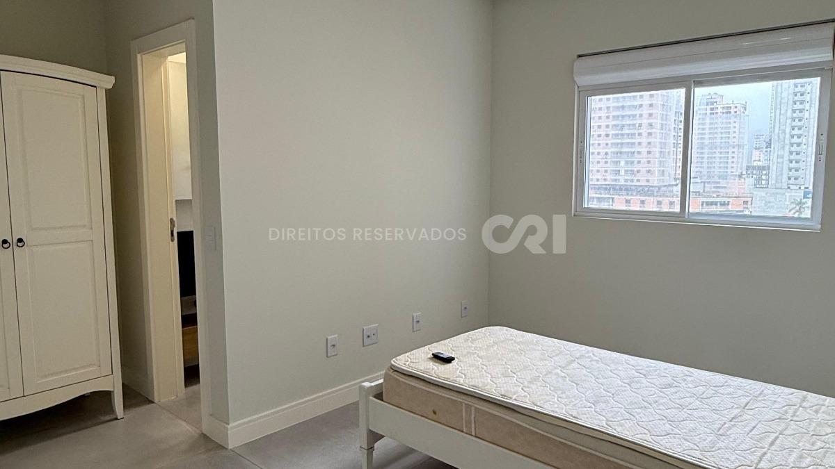 COPA: Apartamento com 4 suítes no Residencial Águas Cristalinas na Meia Praia, Itapema
