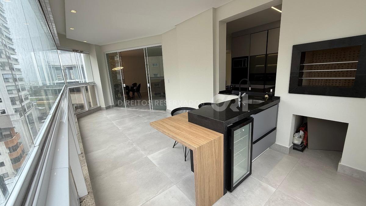 COPA: Apartamento com 4 suítes no Residencial Águas Cristalinas na Meia Praia, Itapema