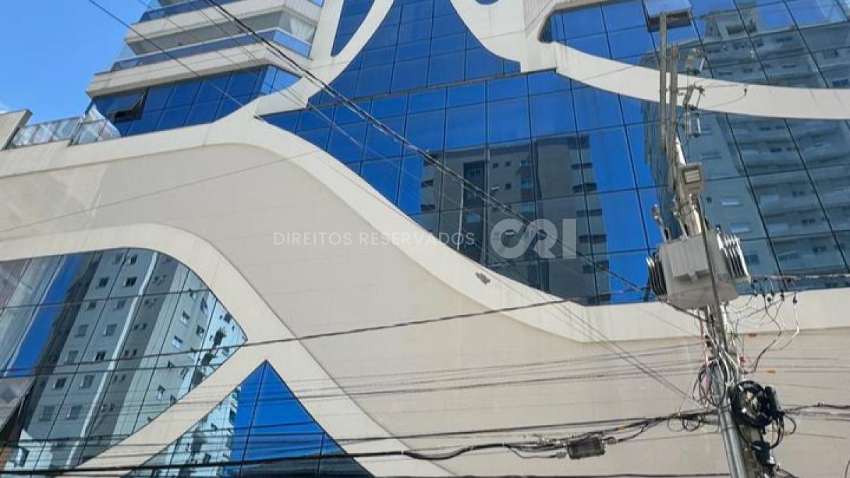 COPA: Apartamento com 4 suítes no Residencial Águas Cristalinas na Meia Praia, Itapema