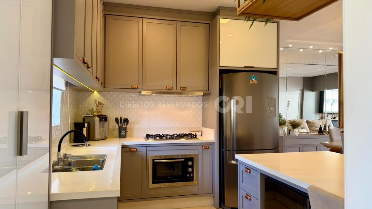 Apartamento com 3 suítes no edifício Ilhas Maldivas na Meia Praia em Itapema