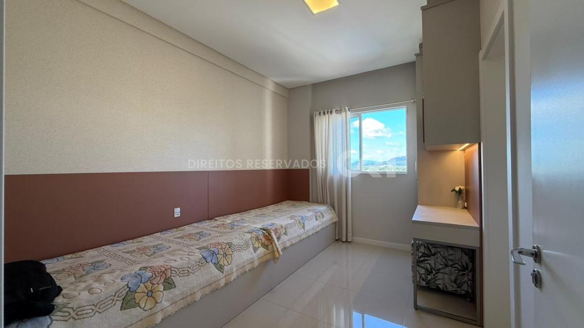 Apartamento com 3 suítes no edifício Ilhas Maldivas na Meia Praia em Itapema
