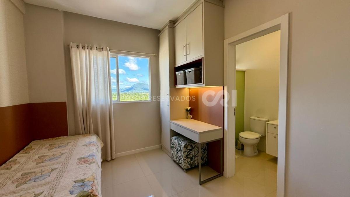 Apartamento com 3 suítes no edifício Ilhas Maldivas na Meia Praia em Itapema