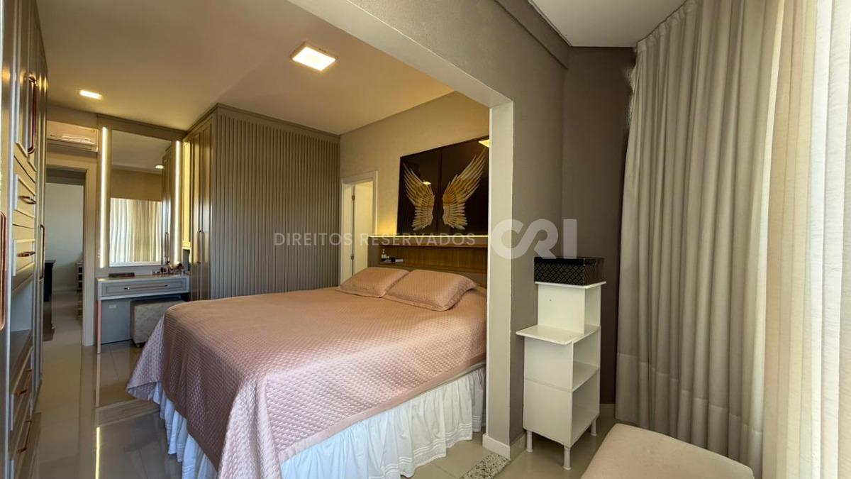 Apartamento com 3 suítes no edifício Ilhas Maldivas na Meia Praia em Itapema