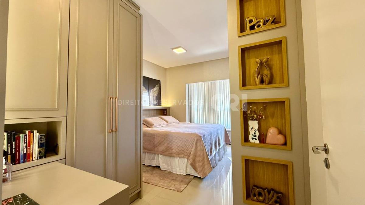 Apartamento com 3 suítes no edifício Ilhas Maldivas na Meia Praia em Itapema