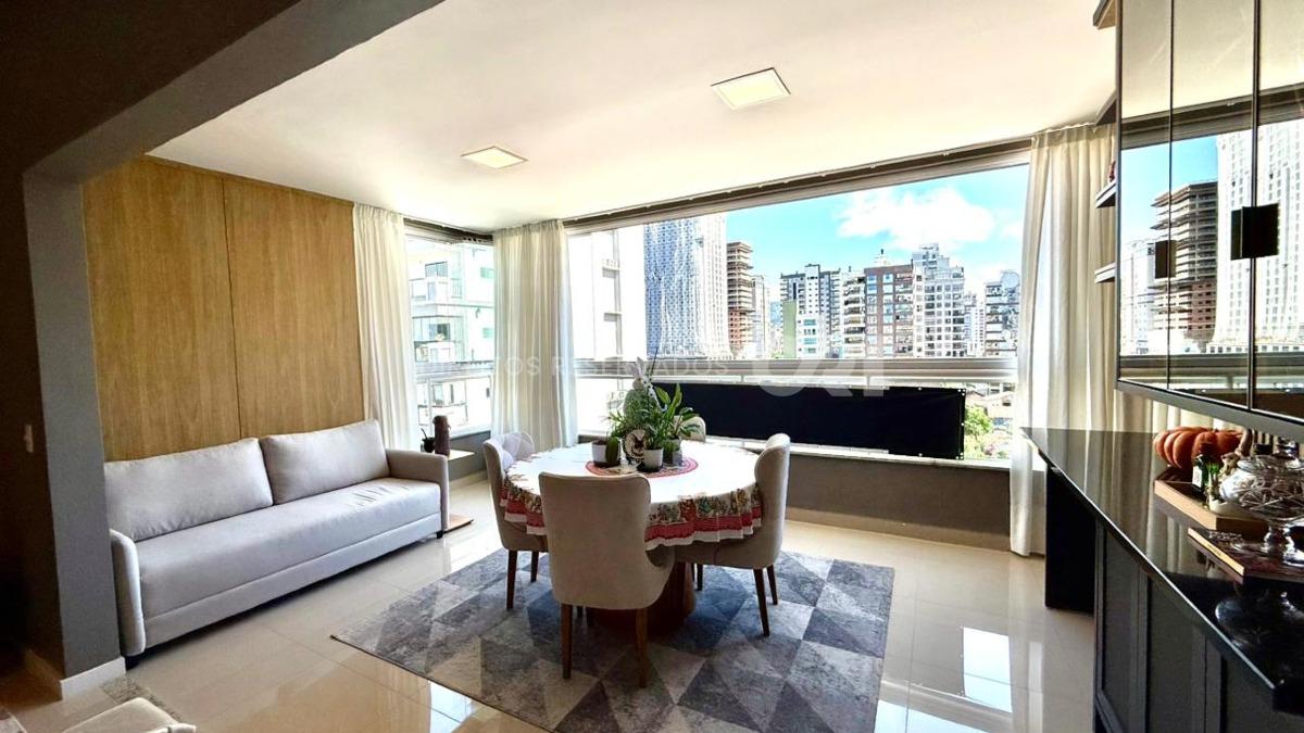 Apartamento com 3 suítes no edifício Ilhas Maldivas na Meia Praia em Itapema