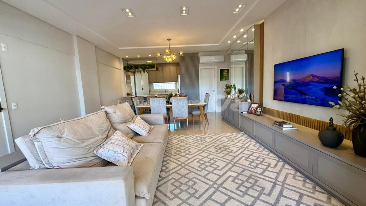 Apartamento com 3 suítes no edifício Ilhas Maldivas na Meia Praia em Itapema