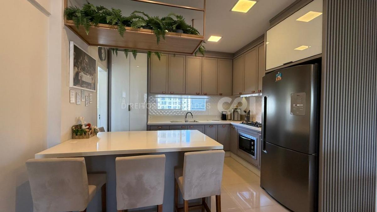 Apartamento com 3 suítes no edifício Ilhas Maldivas na Meia Praia em Itapema