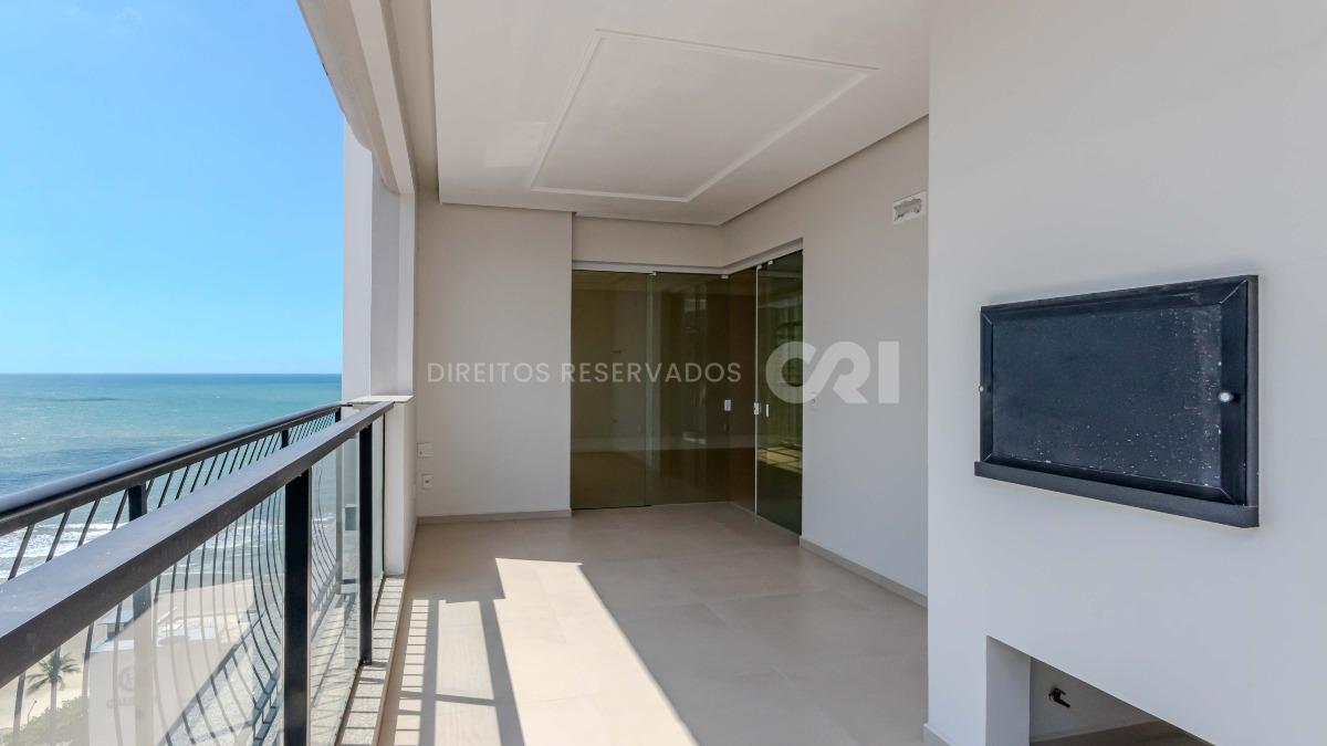 Apartamento com 4 suítes no Magnifique Imperiale na Meia Praia em Itapema