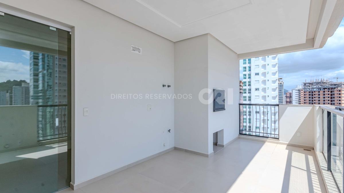 Apartamento com 4 suítes no Magnifique Imperiale na Meia Praia em Itapema