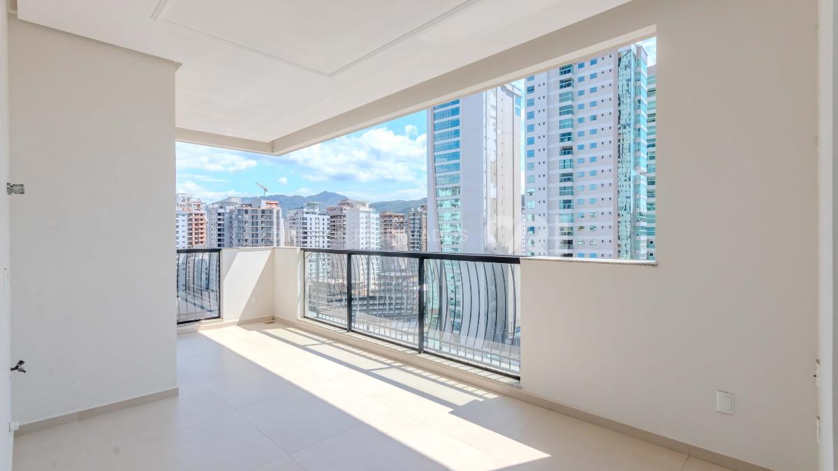 Apartamento com 4 suítes no Magnifique Imperiale na Meia Praia em Itapema