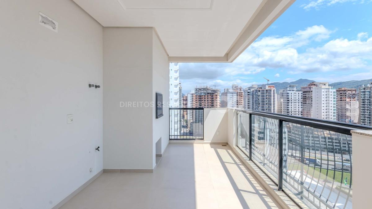 Apartamento com 4 suítes no Magnifique Imperiale na Meia Praia em Itapema