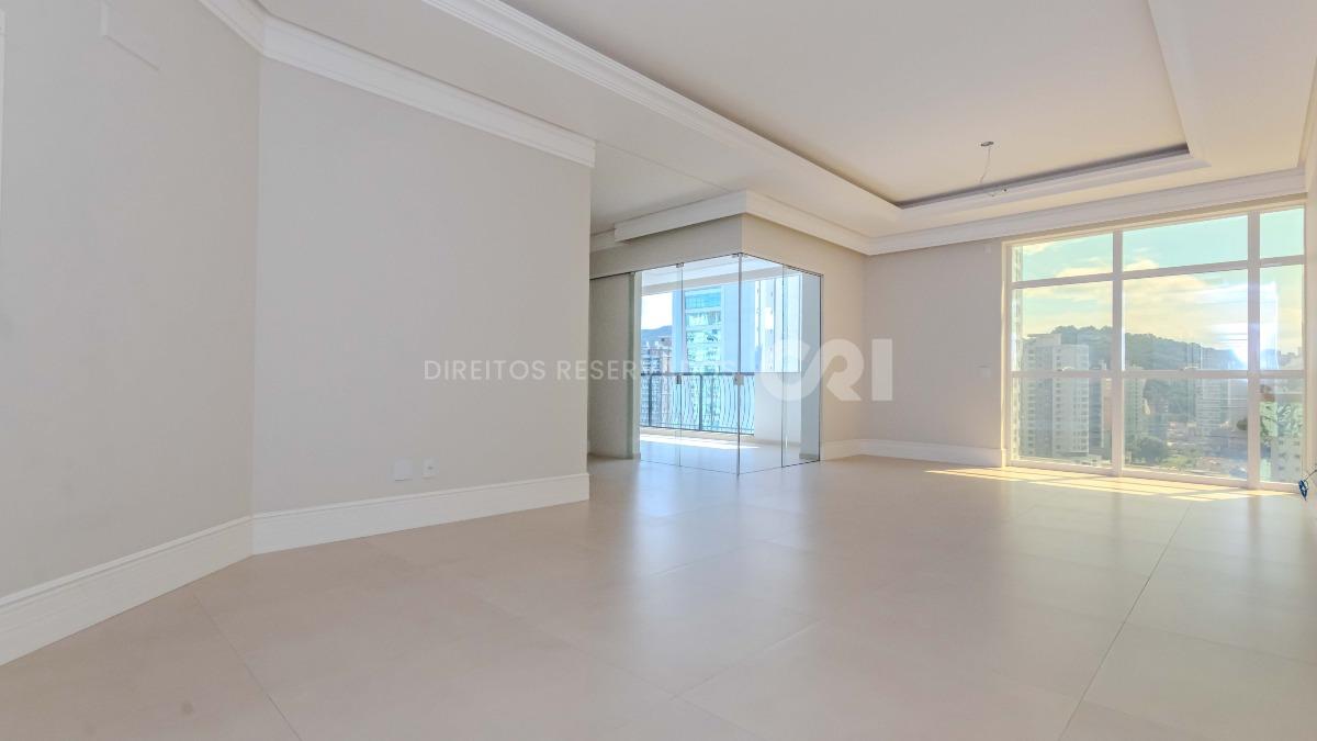 Apartamento com 4 suítes no Magnifique Imperiale na Meia Praia em Itapema