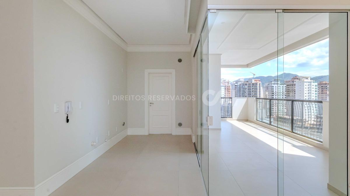 Apartamento com 4 suítes no Magnifique Imperiale na Meia Praia em Itapema