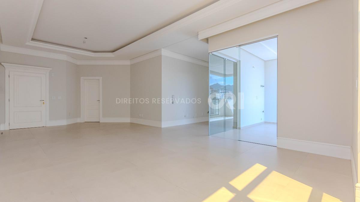 Apartamento com 4 suítes no Magnifique Imperiale na Meia Praia em Itapema