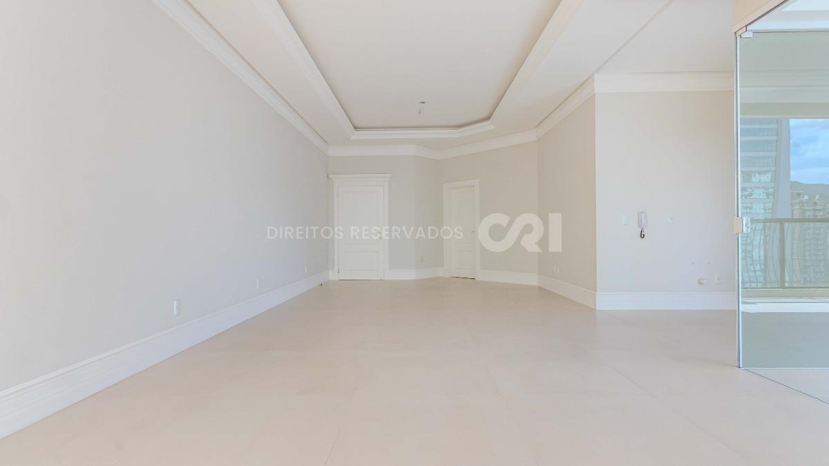 Apartamento com 4 suítes no Magnifique Imperiale na Meia Praia em Itapema
