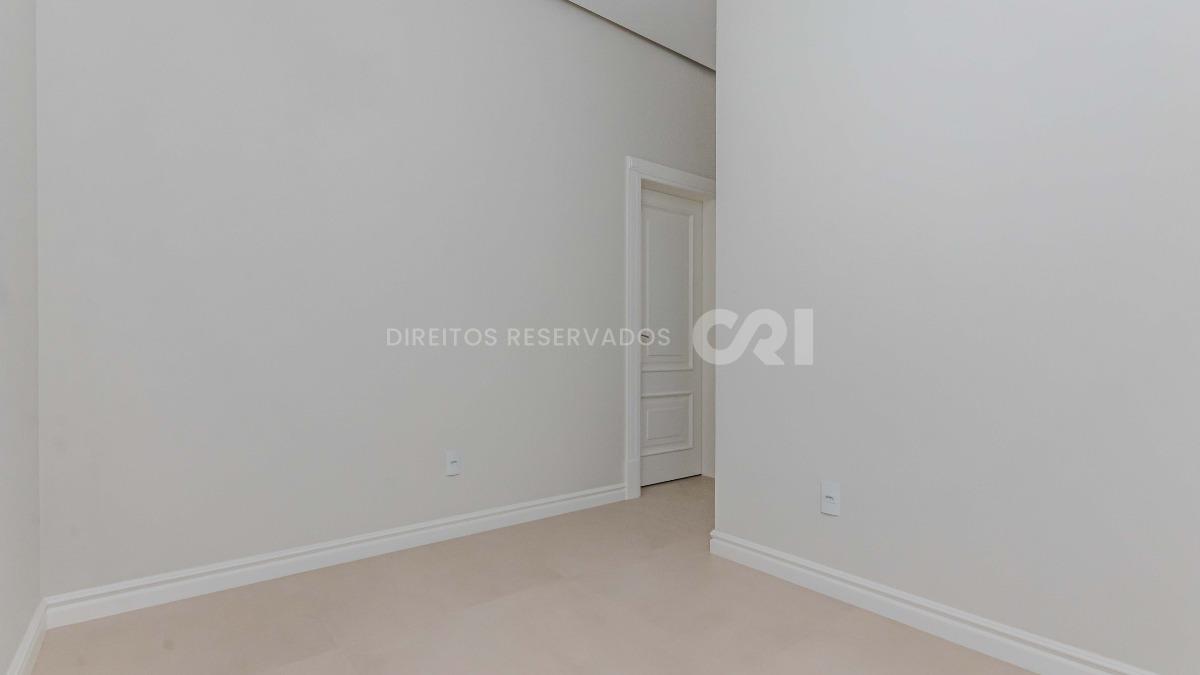 Apartamento com 4 suítes no Magnifique Imperiale na Meia Praia em Itapema