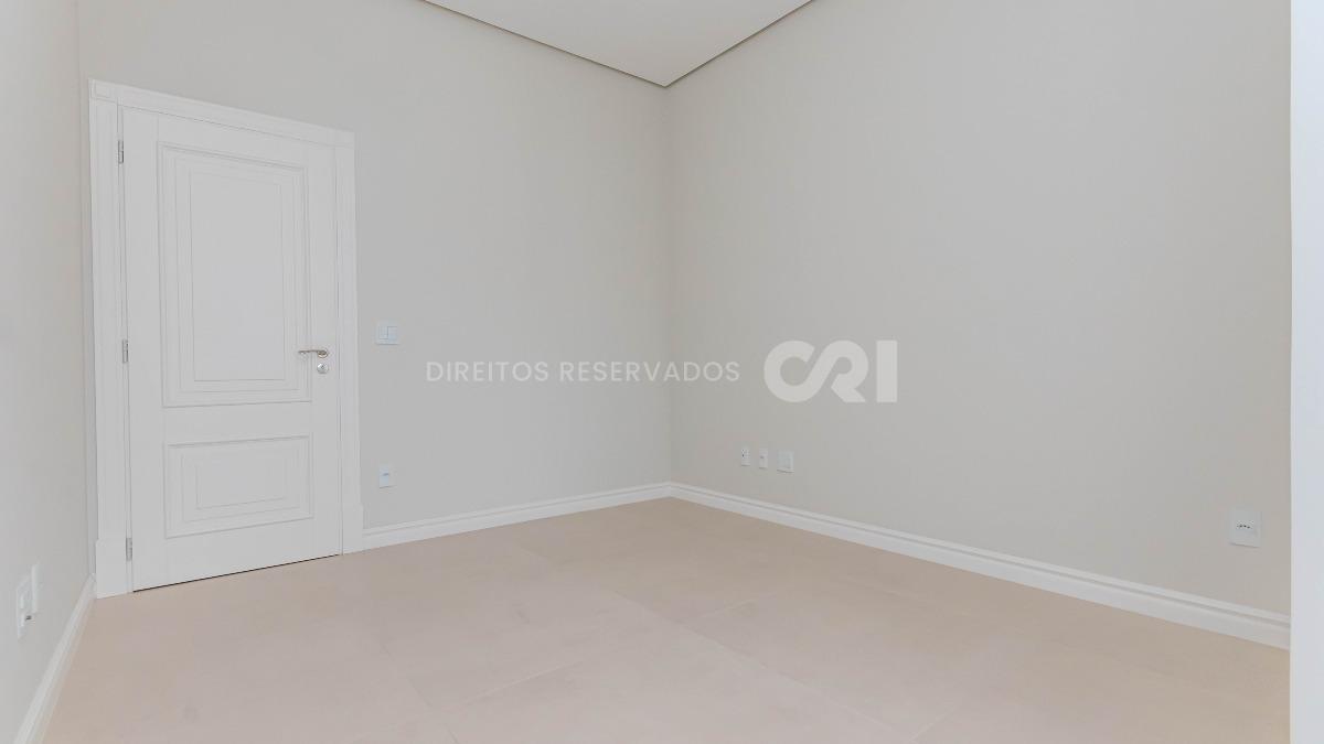 Apartamento com 4 suítes no Magnifique Imperiale na Meia Praia em Itapema