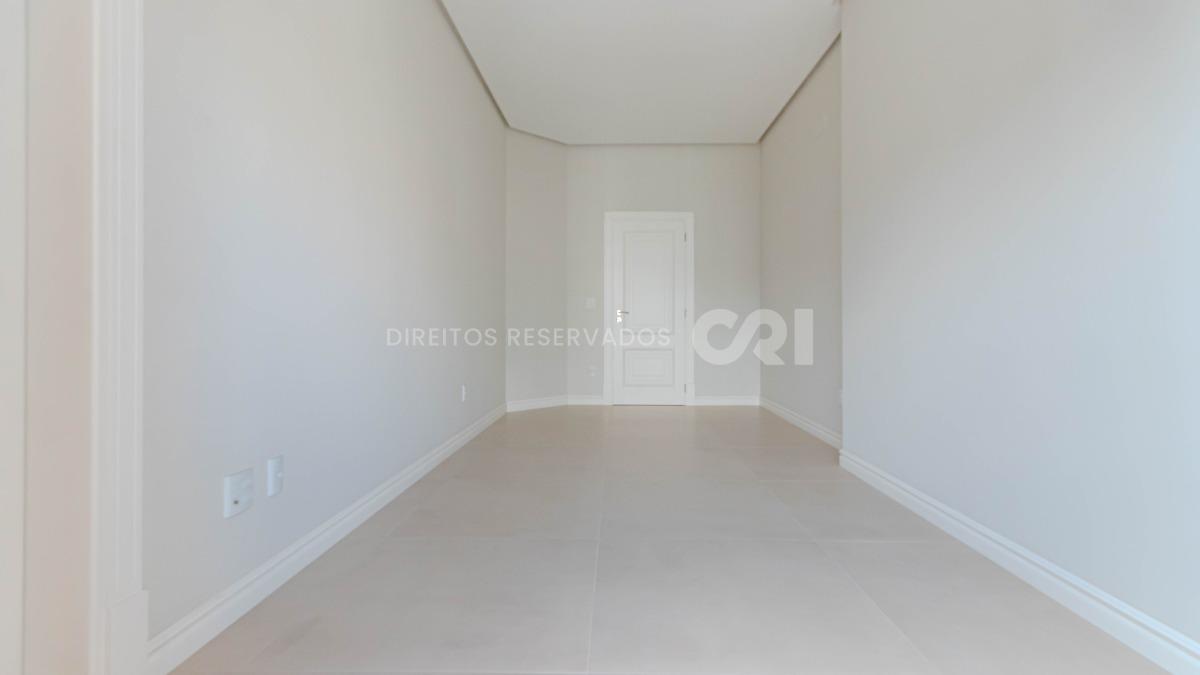 Apartamento com 4 suítes no Magnifique Imperiale na Meia Praia em Itapema