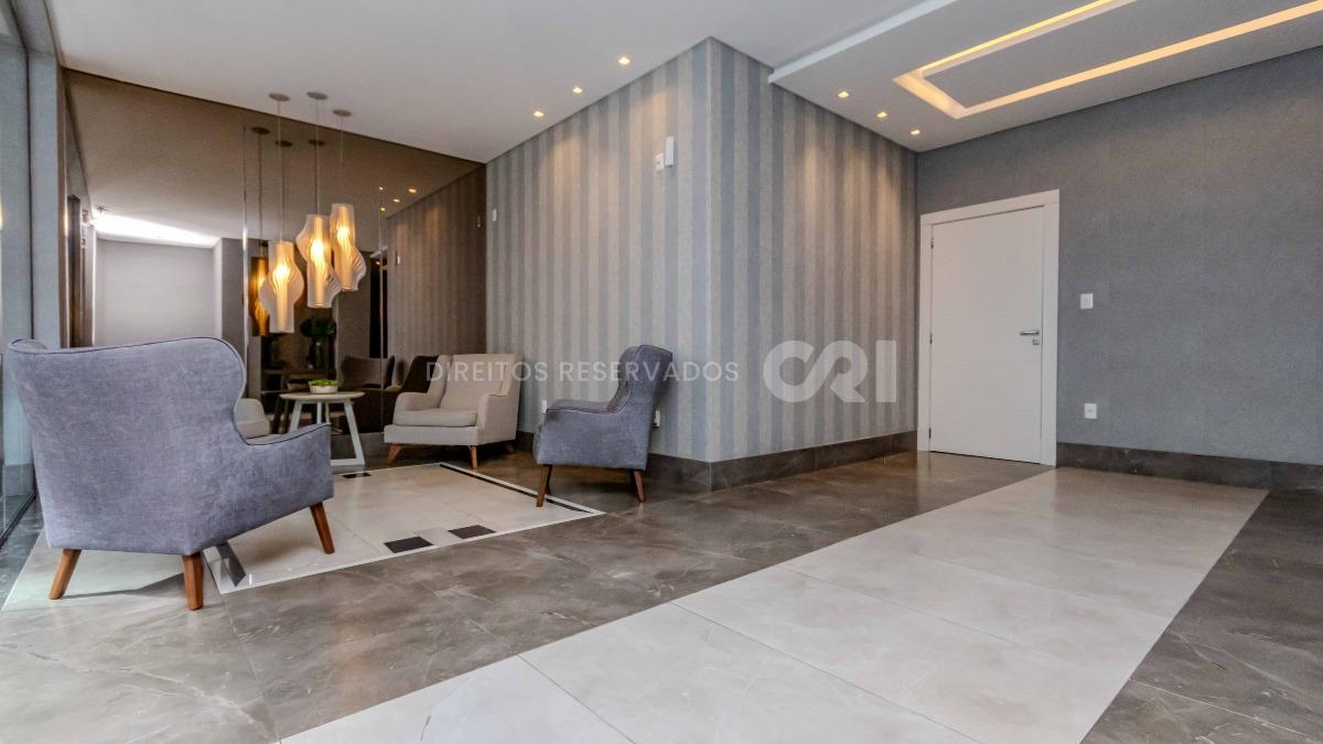 Apartamento com 3 suítes no edifício Premiatto na Meia Praia em Itapema