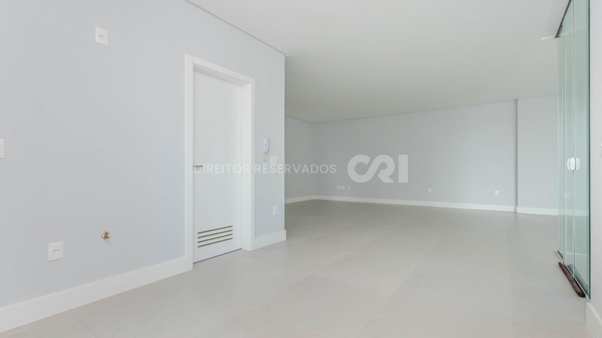 Apartamento com 3 suítes no Residencial El Elyon na Meia Praia, Itapema