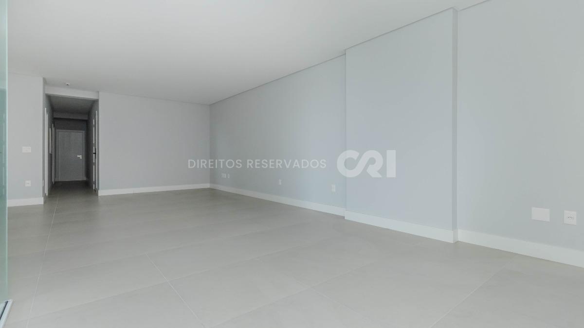 Apartamento com 3 suítes no Residencial El Elyon na Meia Praia, Itapema