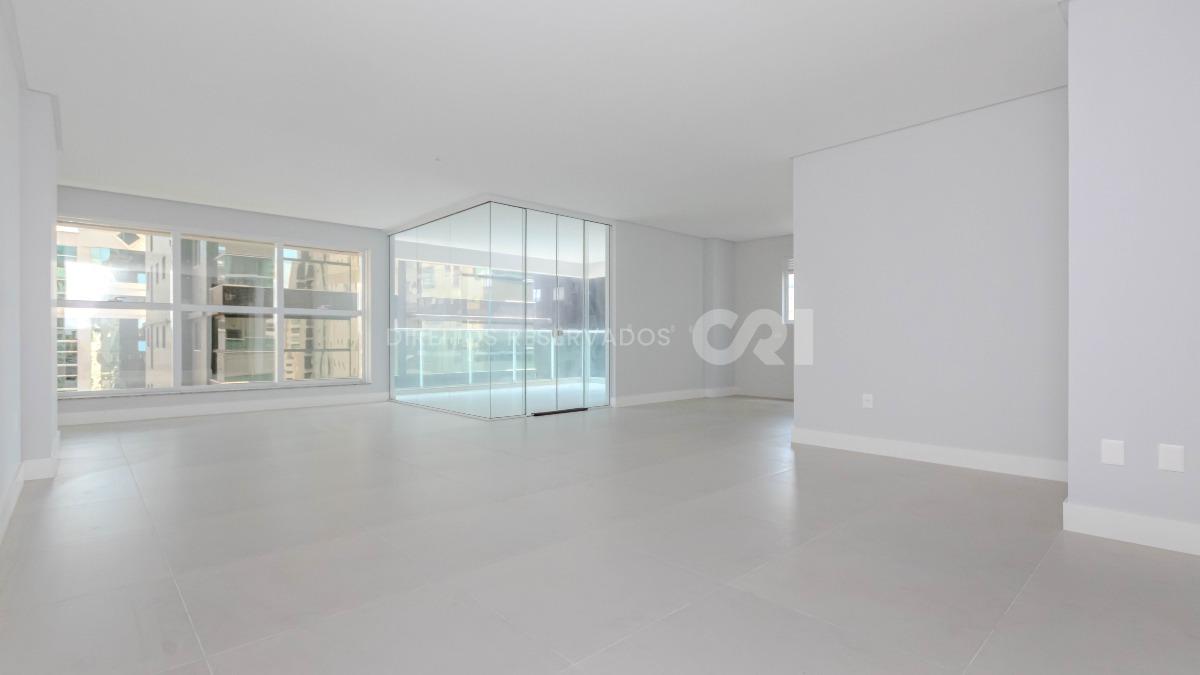 Apartamento com 3 suítes no Residencial El Elyon na Meia Praia, Itapema