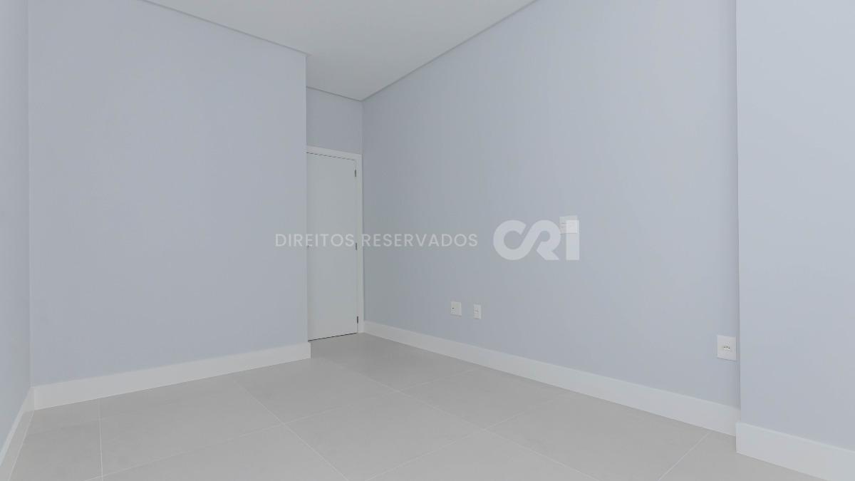 Apartamento com 3 suítes no Residencial El Elyon na Meia Praia, Itapema