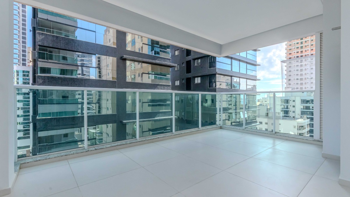 Apartamento com 3 suítes no Residencial El Elyon na Meia Praia, Itapema