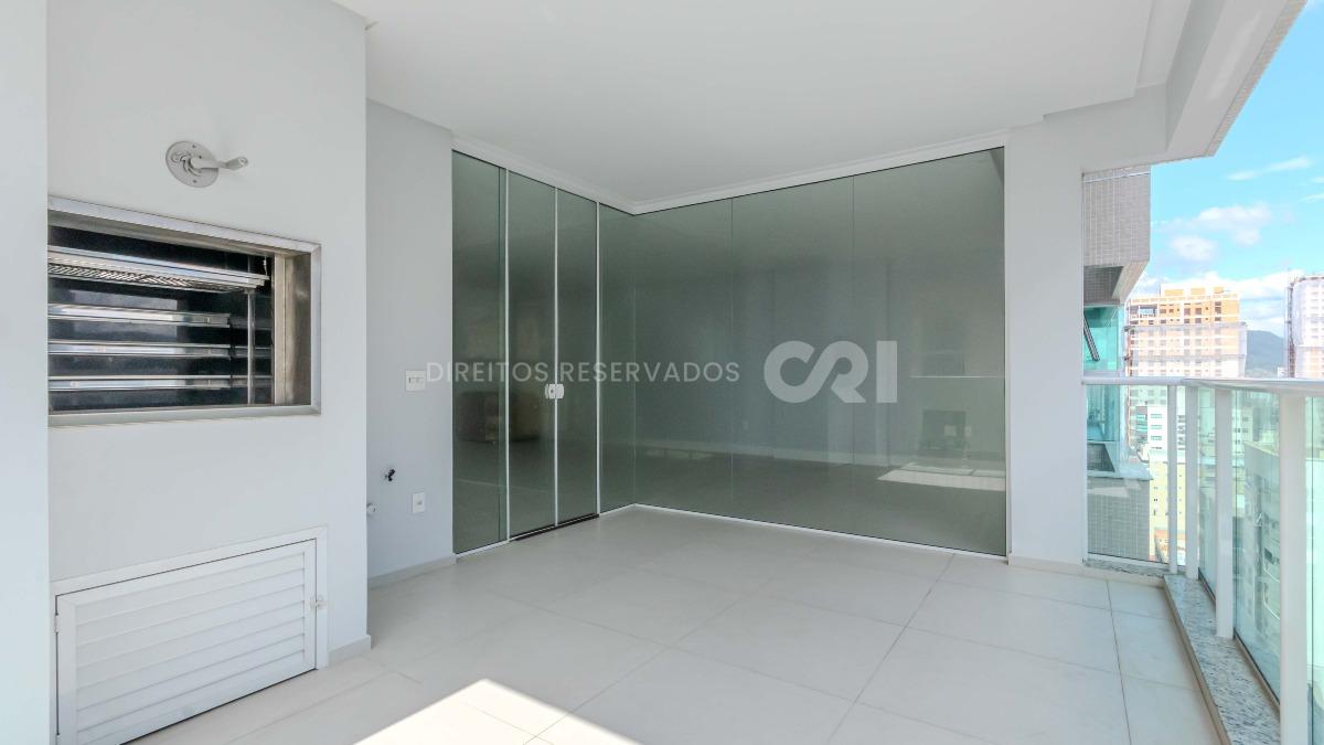 Apartamento com 3 suítes no Residencial El Elyon na Meia Praia em Itapema