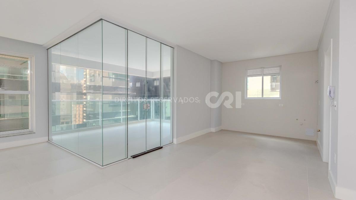 Apartamento com 3 suítes no Residencial El Elyon na Meia Praia em Itapema
