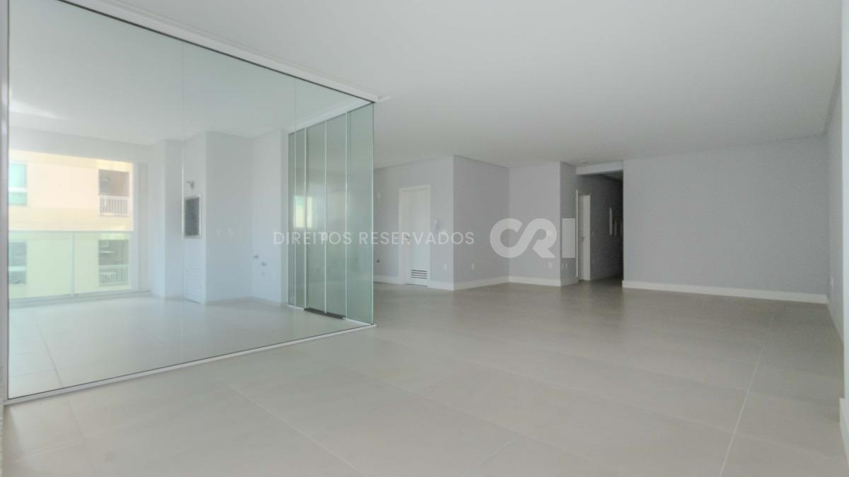 Apartamento com 3 suítes no Residencial El Elyon na Meia Praia em Itapema
