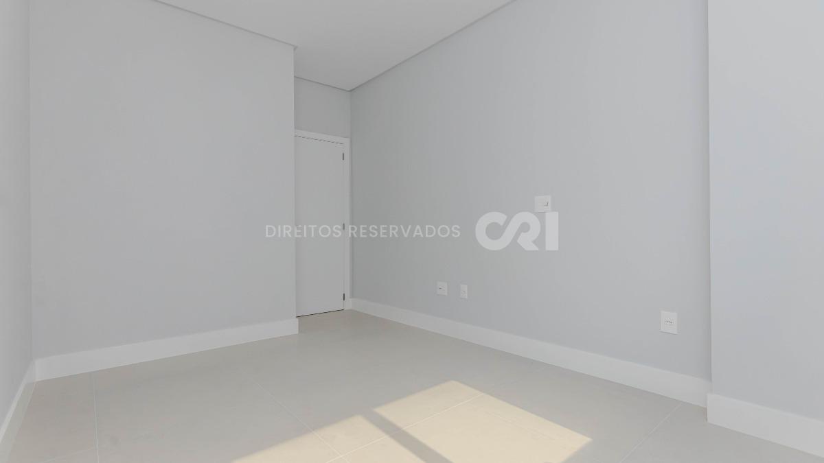 Apartamento com 3 suítes no Residencial El Elyon na Meia Praia em Itapema