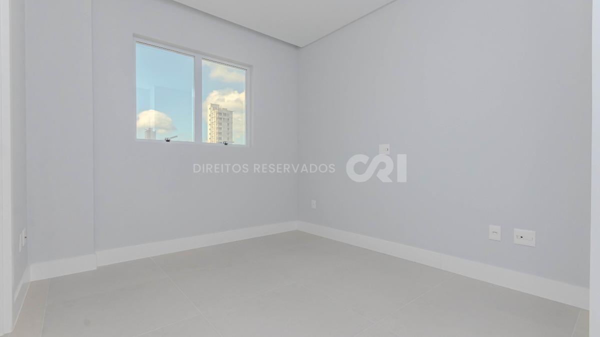 Apartamento com 3 suítes no Residencial El Elyon na Meia Praia em Itapema