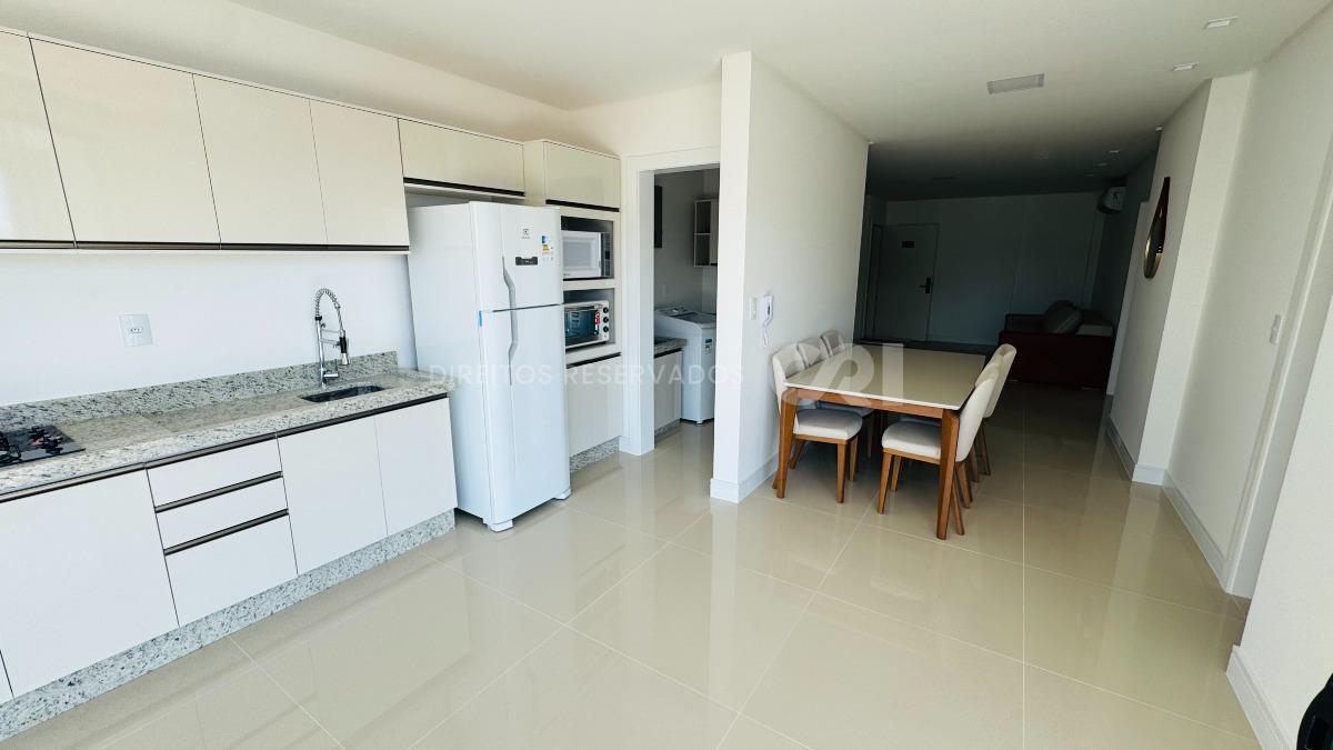 Apartamento com 3 suítes no Zurich Residence na Meia Praia em Itapema