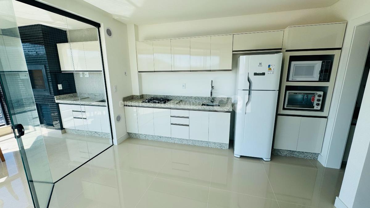 Apartamento com 3 suítes no Zurich Residence na Meia Praia em Itapema