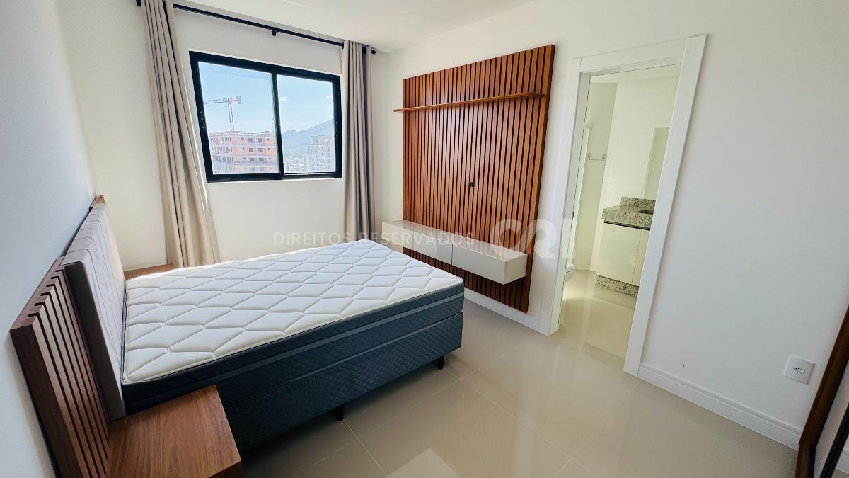 Apartamento com 3 suítes no Zurich Residence na Meia Praia em Itapema