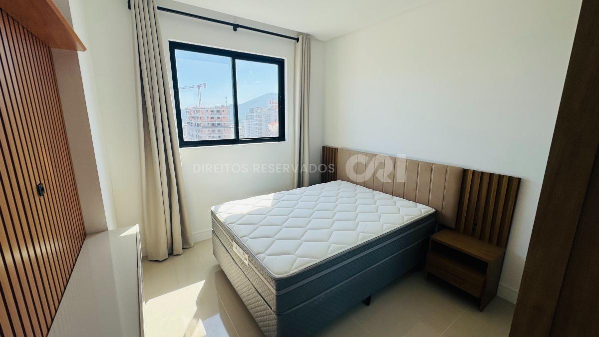Apartamento com 3 suítes no Zurich Residence na Meia Praia em Itapema