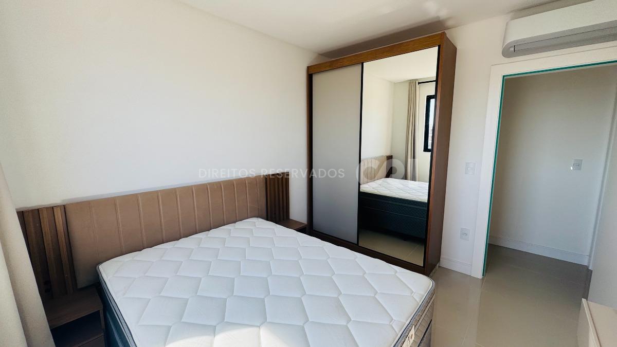 Apartamento com 3 suítes no Zurich Residence na Meia Praia em Itapema