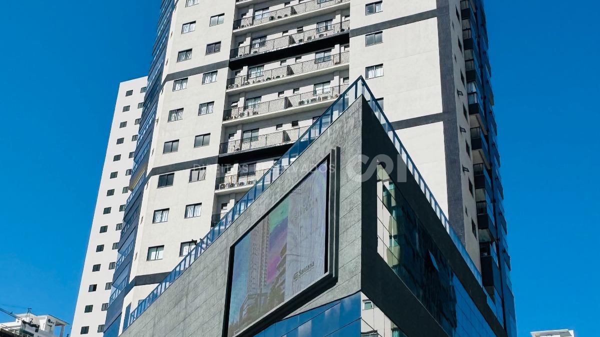 Apartamento com 3 suítes no Zurich Residence na Meia Praia em Itapema