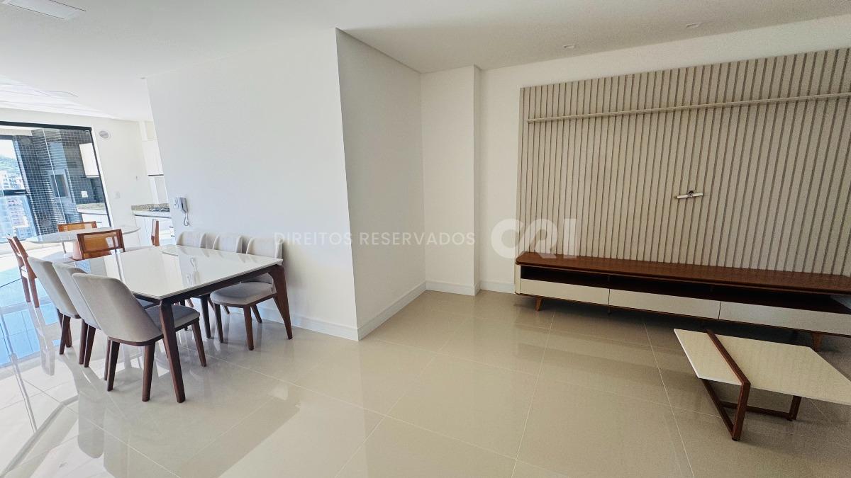 Apartamento com 3 suítes no Zurich Residence na Meia Praia em Itapema