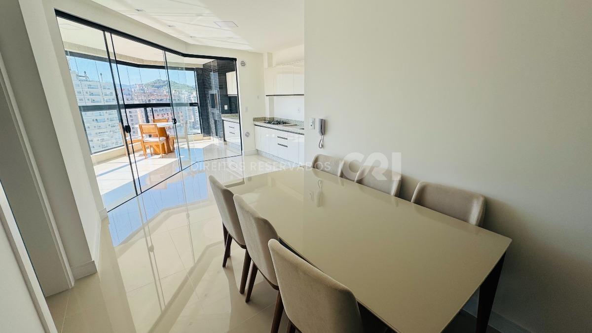 Apartamento com 3 suítes no Zurich Residence na Meia Praia em Itapema