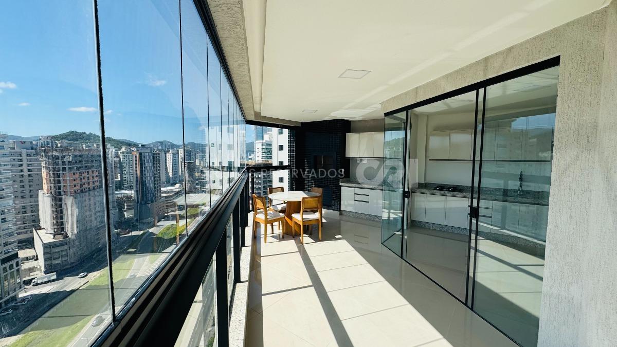 Apartamento com 3 suítes no Zurich Residence na Meia Praia em Itapema