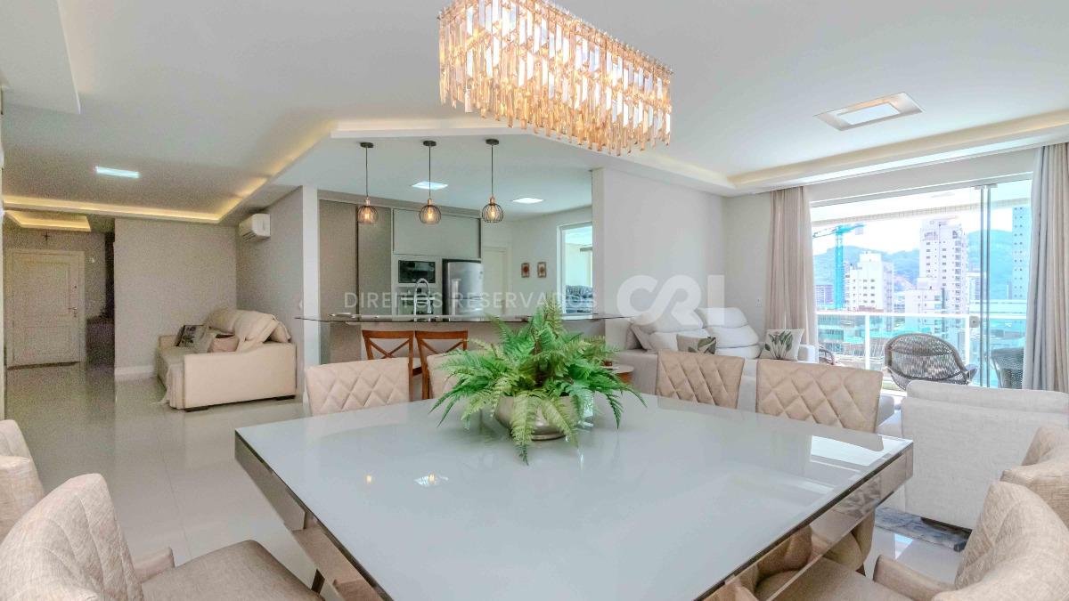 Apartamento com 4 suítes no edifício Le Grand Parc Residence no Centro em Itapema
