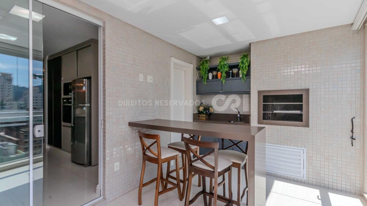 Apartamento com 4 suítes no edifício Le Grand Parc Residence no Centro em Itapema