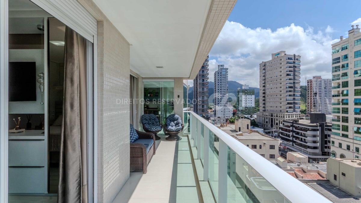Apartamento com 4 suítes no edifício Le Grand Parc Residence no Centro em Itapema